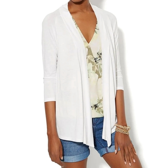 New York & Company Sweaters - 🆓BOGO🆓: NY&Co White 3/4 Sleeve Cardigan (M)